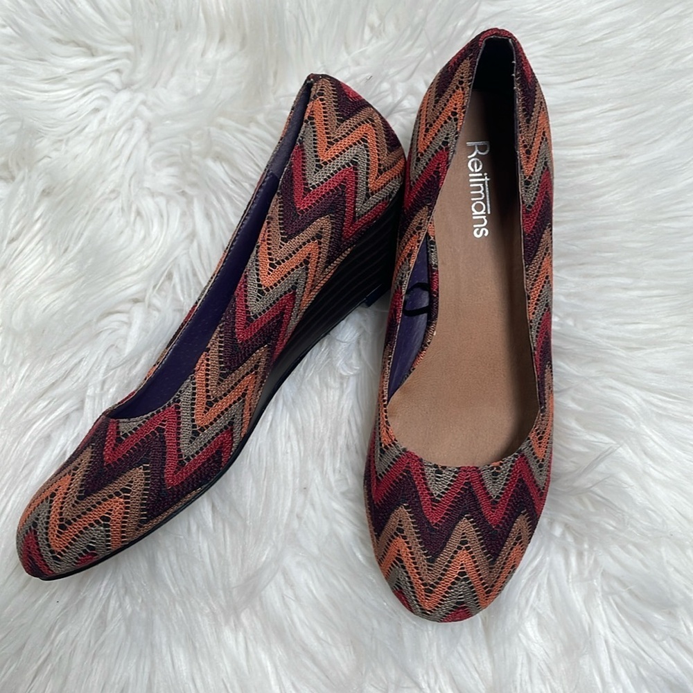 Reitmans zigzag slip on shoes size 8